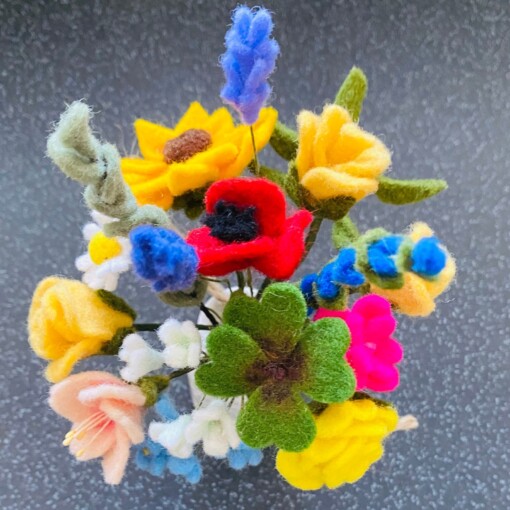 handgemaakt Mini bloemen Boeketje van vilt  8-10 cm lang