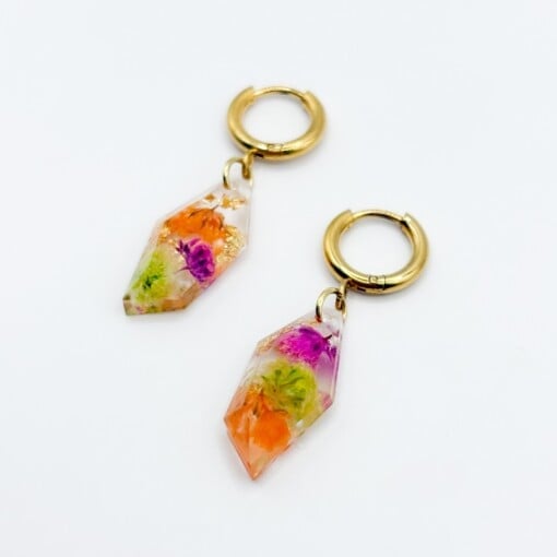 Oorbellen met Gefacetteerde Hangers en Echte Bloemen