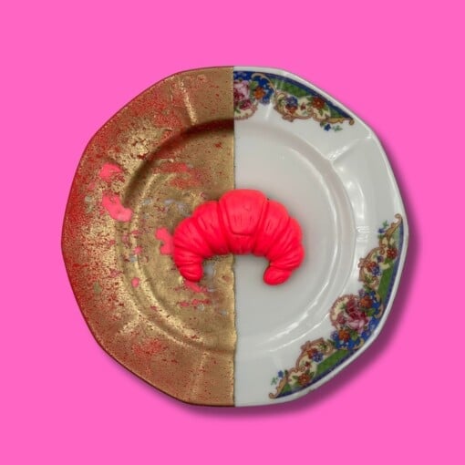 Vintage funky wandbordje "Croissant roze"