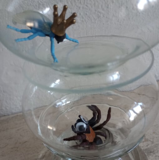 SPIN  in de AANVAL glasobject met kandelaar functie