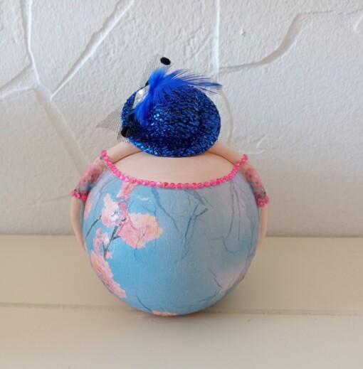 Blossom,dik dametje,handgemaakt,14 cm,mixed media,deco art