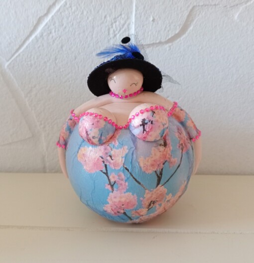 Blossom,dik dametje,handgemaakt,14 cm,mixed media,deco art