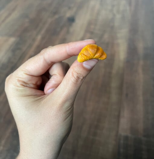 Croissant pin voor tas of kleding