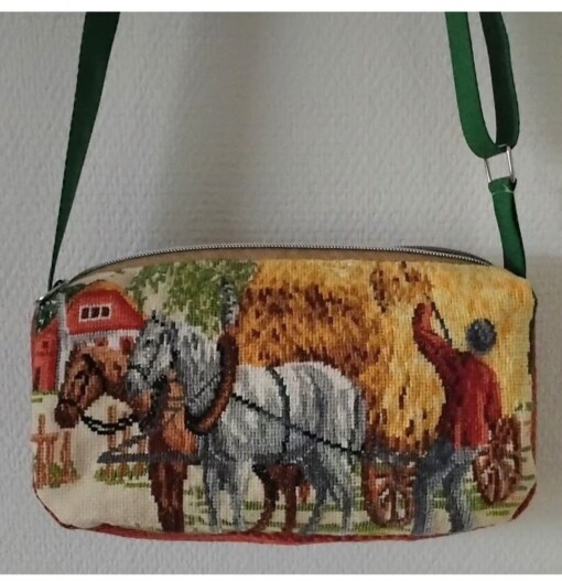 Crossover tas van vintage borduurwerk en gerecyclede meubelstof – handgemaakt