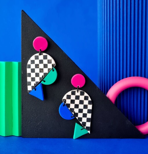 Kleurrijke, handgemaakte checkered oorbellen, beschikbaar in 3 kleurencombinaties. Lichtgewicht, dopamine statement Memphis Polymeerklei oorbellen