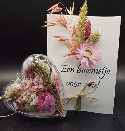 Droogbloemenkaart 'Een bloemetje voor jou' incl. hart met droogbloemen