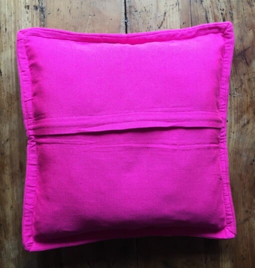 Licht roze mexicaanse kussenhoes uit de Chiapas regio.