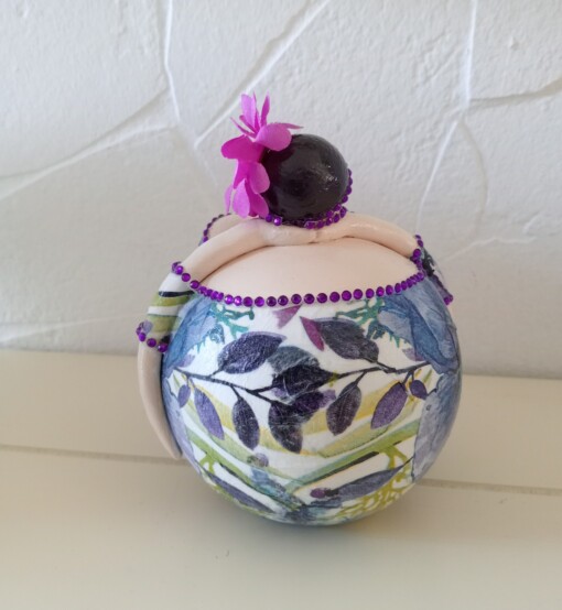 Purple lady,dikke dame,14 cm,handgemaakt,mixed media