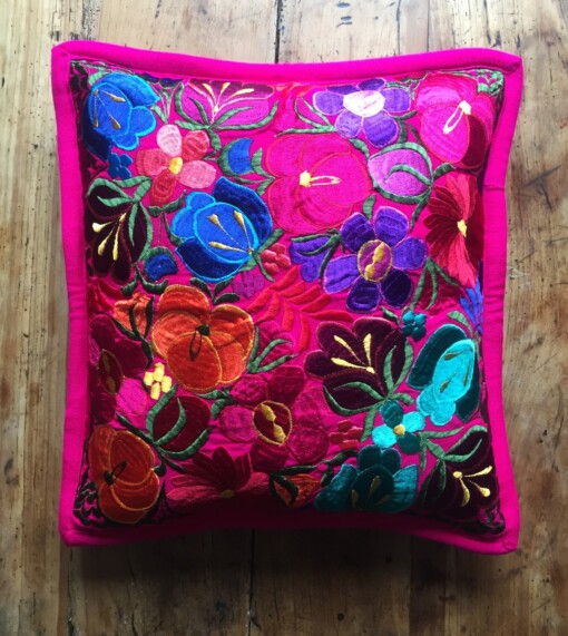 Roze blauw geel mexicaanse kussenhoes uit de Chiapas regio