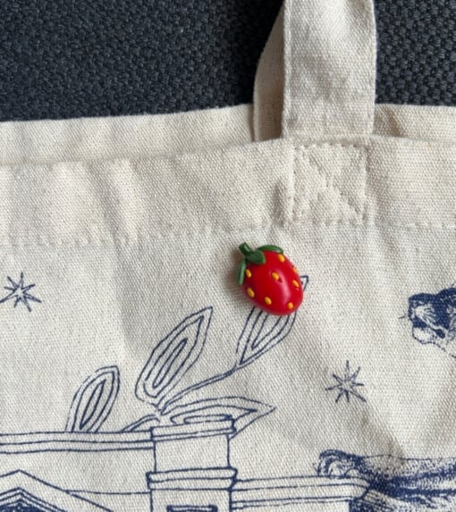 Aardbei pin voor tas of kleding