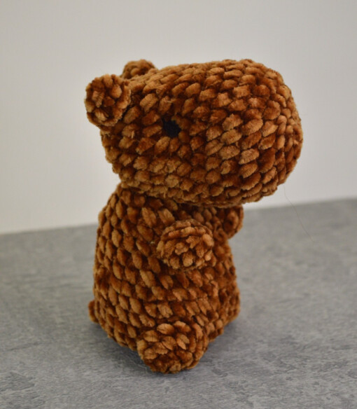 Schattige en Vriendelijke Capybara knuffel, gehaakt in velvet of chenile garen, geschikt voor kinderen onder de 3jaar