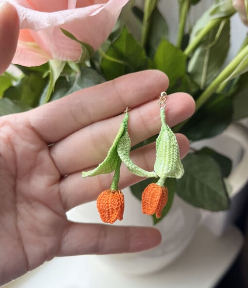Micro gehaakte tulp oorbellen