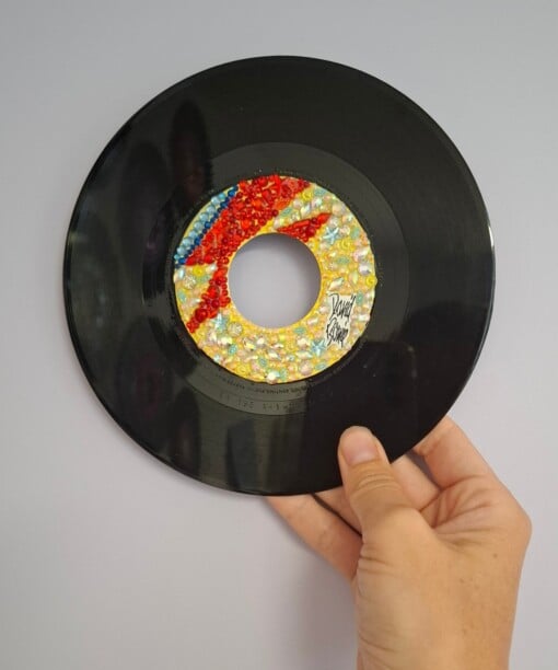 Kunst van vinyl: versierde LP 'Lightning'