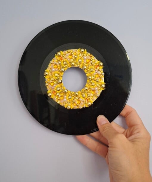 Kunst van vinyl: versierde LP 'Heart of Gold'