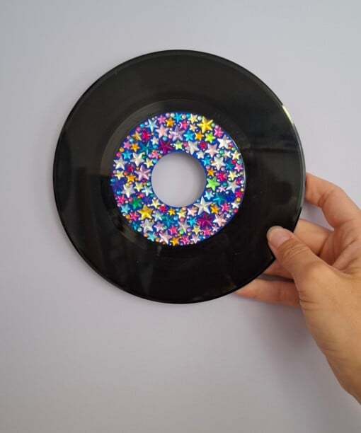 Kunst van vinyl: versierde LP 'Sky full of stars'