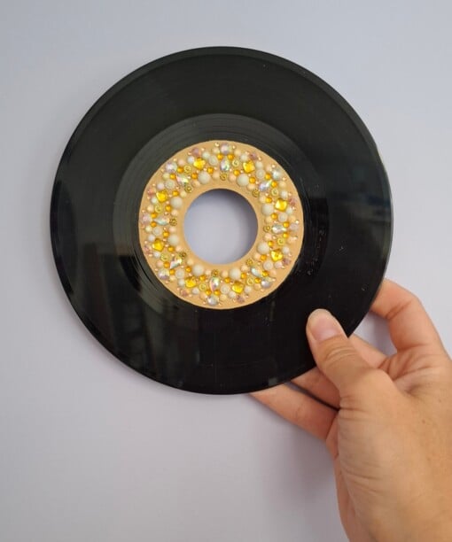 Kunst van vinyl: versierde LP 'Soft Pearl'