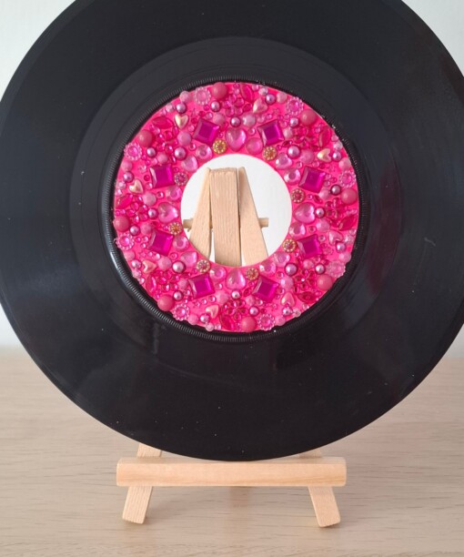 Kunst van vinyl: versierde LP 'Barbielicious'