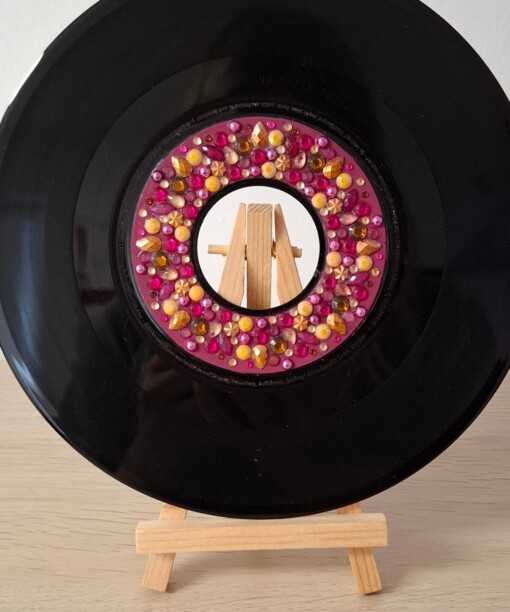 Kunst van vinyl: versierde LP 'Golden Voice'