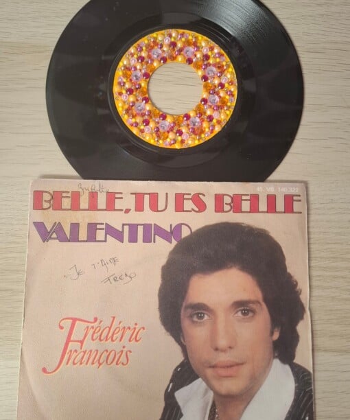 Kunst van vinyl: versierde LP 'Sunday Sunrise'
