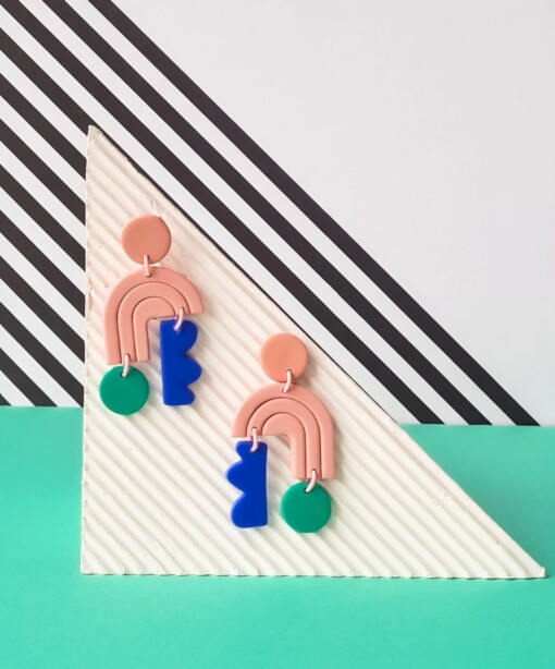 Kleurrijke, handgemaakte multicolor oorbellen, beschikbaar in drie kleurencombinaties. Lichtgewicht, dopamine statement Memphis Polymeerklei oorbellen
