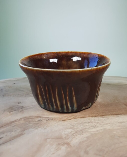 Handgedraaide steengoed keramiek pot met diverse kleuren