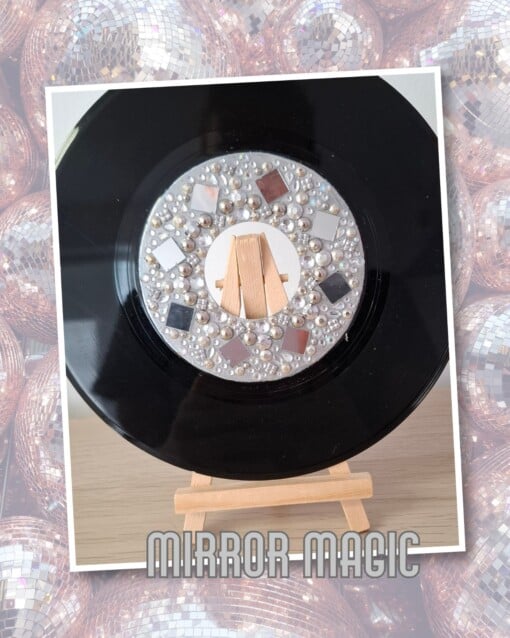 Kunst van vinyl: versierde LP 'Mirror magic'