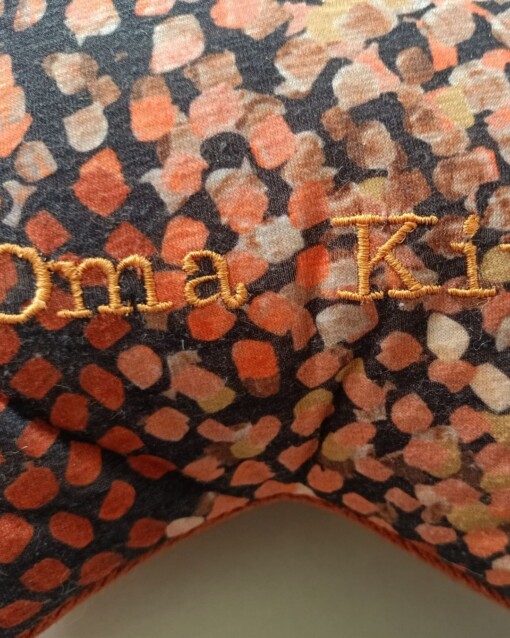 Troostster gemaakt van kleding van overledene