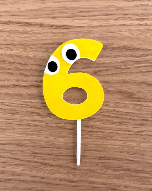 Feestbundel: Nummer 6 Taarttopper + 5 Uitnodigingen – Handgemaakt & Uniek