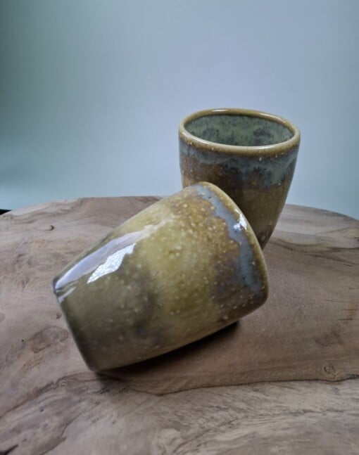 2 keramiek koffiebekers Zand