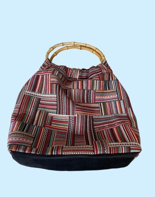 Tas met bamboe hengsels - stoffen, stevige tas met binnenzak in meerkleurig, blauw en ecru.