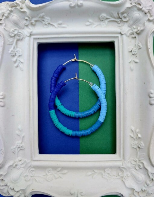 Blauwe ombre heishi hoepels