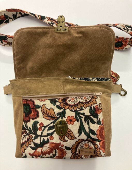 Ruime schoudertas gemaakt van een vintage suede jas met damast bloemenprint