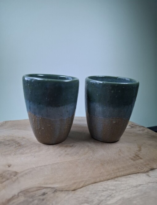 2 keramiek koffiebekers Sage
