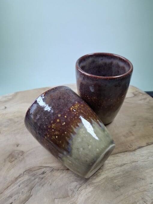 2 keramiek koffiebekers Merlot