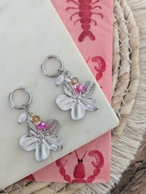 Gotta love flower oorbellen zilver