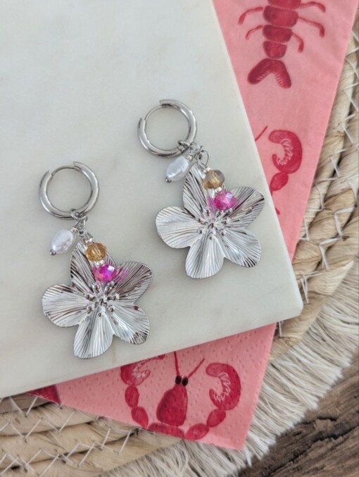 Gotta love flower oorbellen zilver