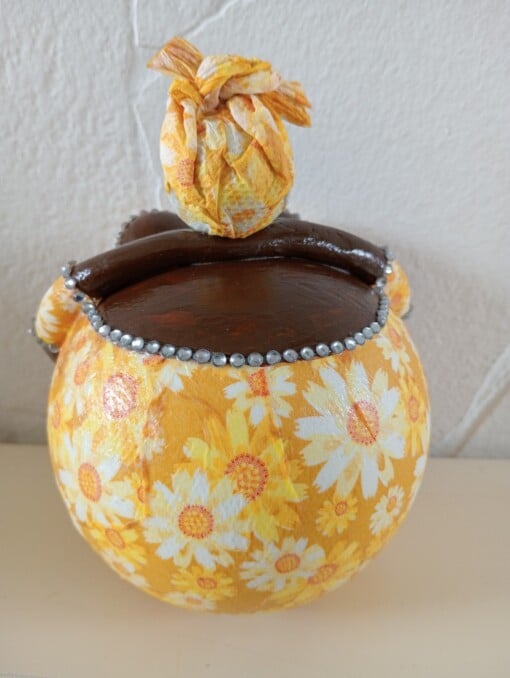 Exotisch dik dametje in een zonnig jurkje,uniek en handgemaakt,14 cm,mixed media
