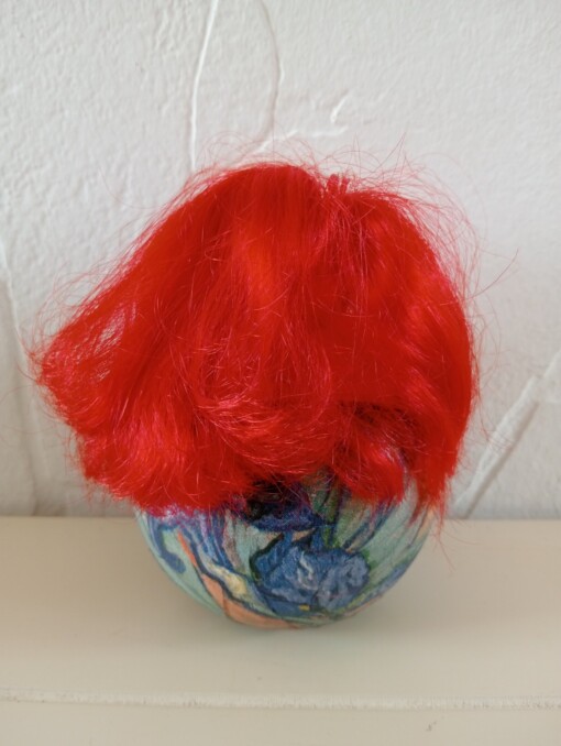Ginger,dik dametje met felrood haar,handgemaakt en uniek,14  cm,mixed media