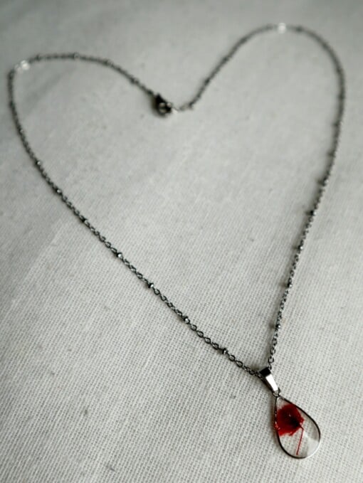 Ketting 45cm zilver met droogbloem rood