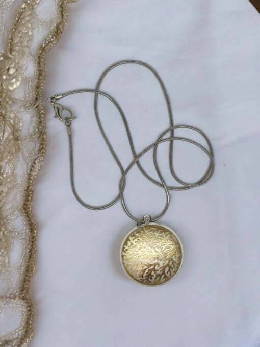 Ketting ronde hanger  met Gouden Takjesontwerp