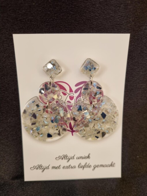 Epoxy oorbellen ‘stijlvol’ ingelegd met gespiegeld glas