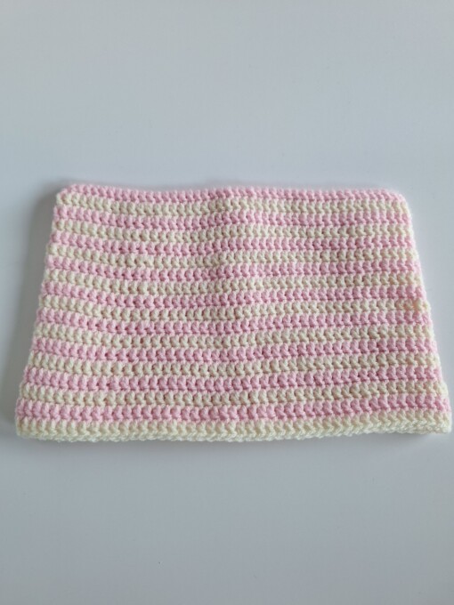 Gehaakte muts 'Baby pink & cream'