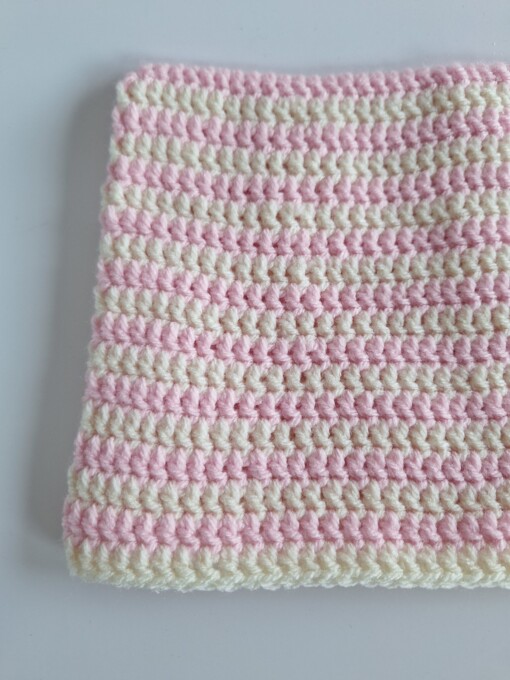Gehaakte muts 'Baby pink & cream'