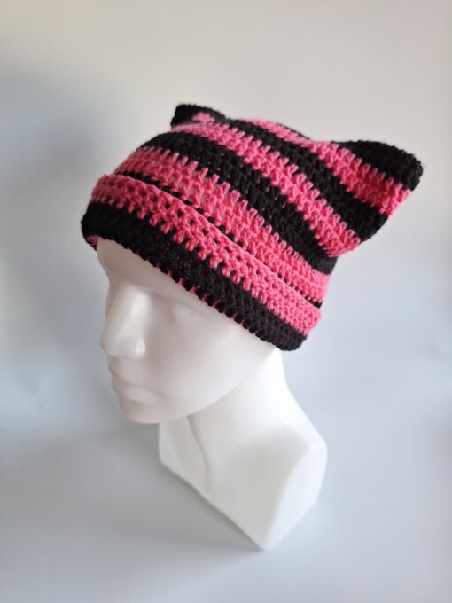 Gehaakte muts 'Black & hot pink'