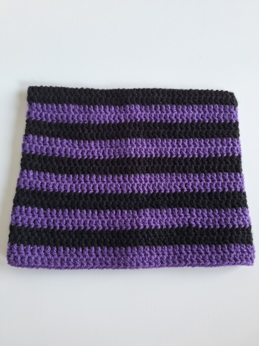 Gehaakte muts 'Black & purple'