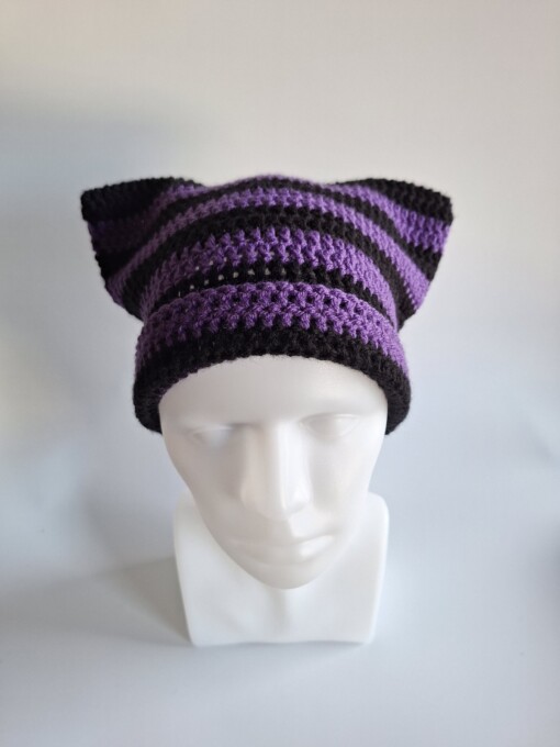 Gehaakte muts 'Black & purple'