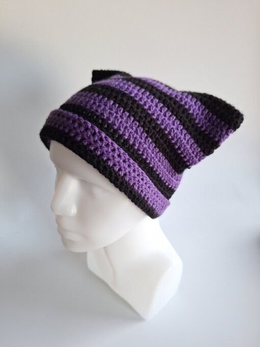Gehaakte muts 'Black & purple'