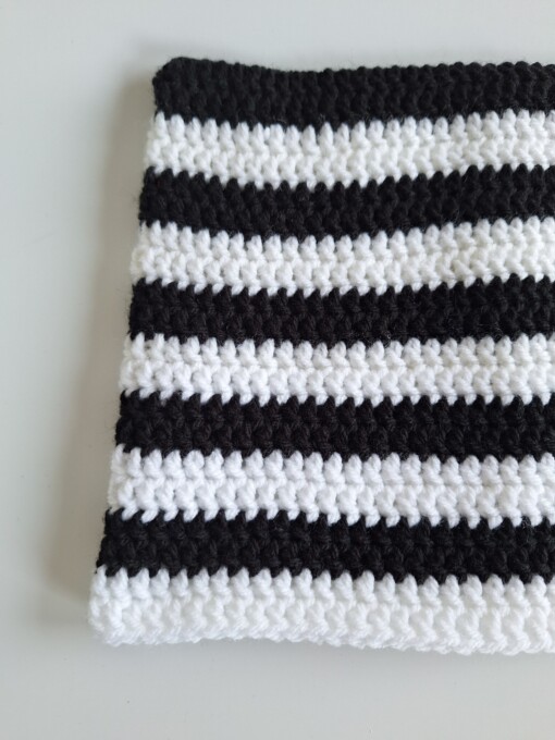 Gehaakte muts 'Black & white'