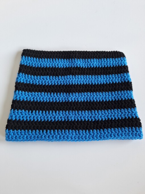 Gehaakte muts 'Black & blue'