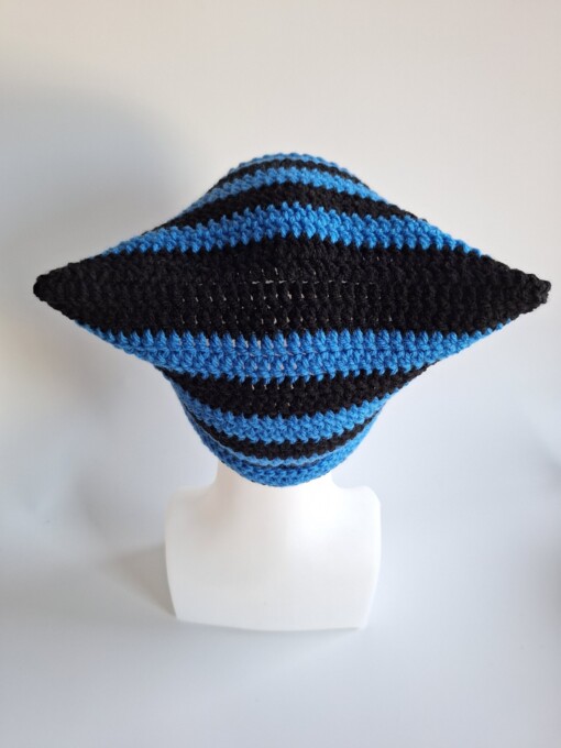 Gehaakte muts 'Black & blue'